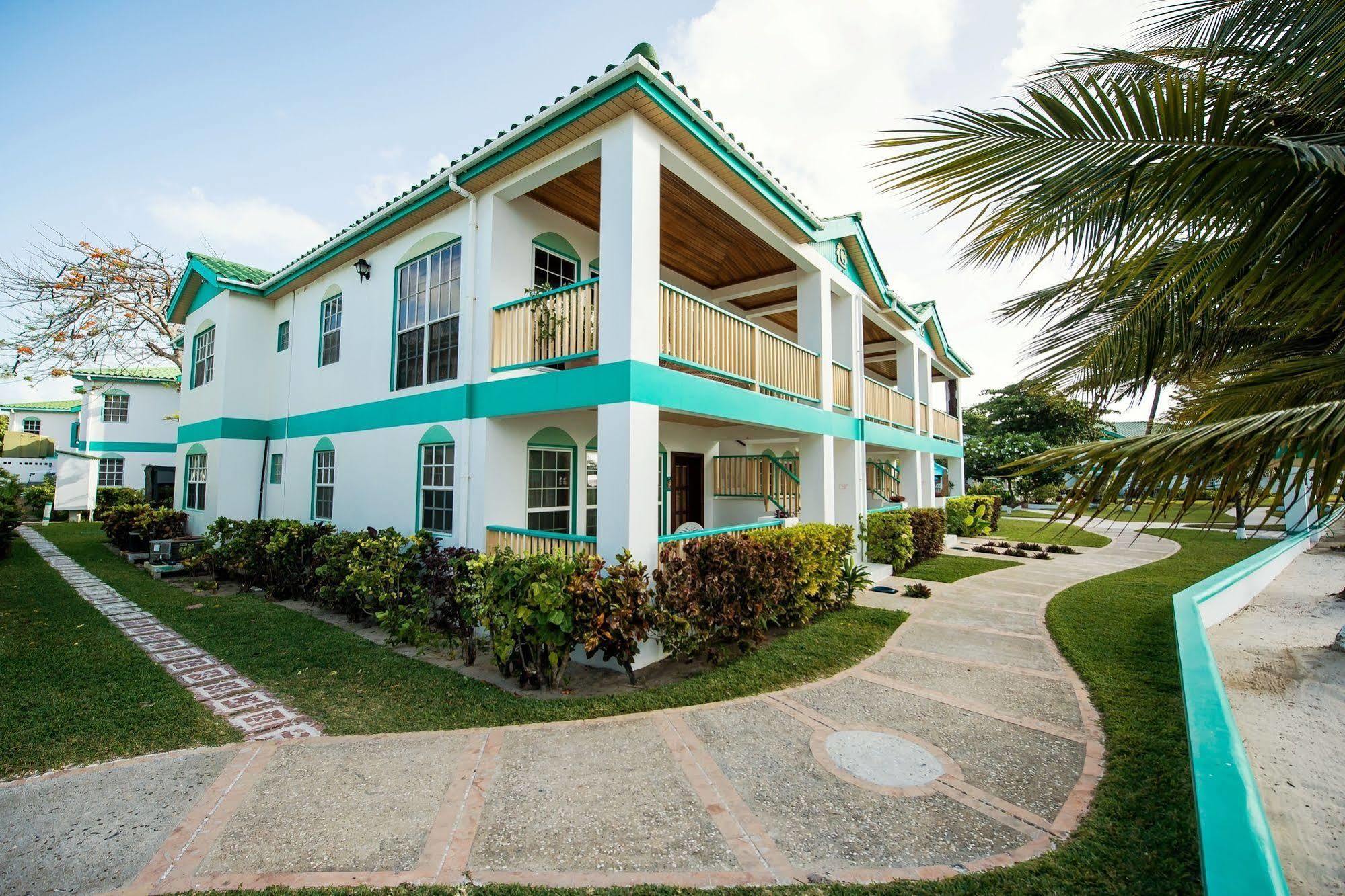 Banyan Bay Suites San Pedro  Extérieur photo